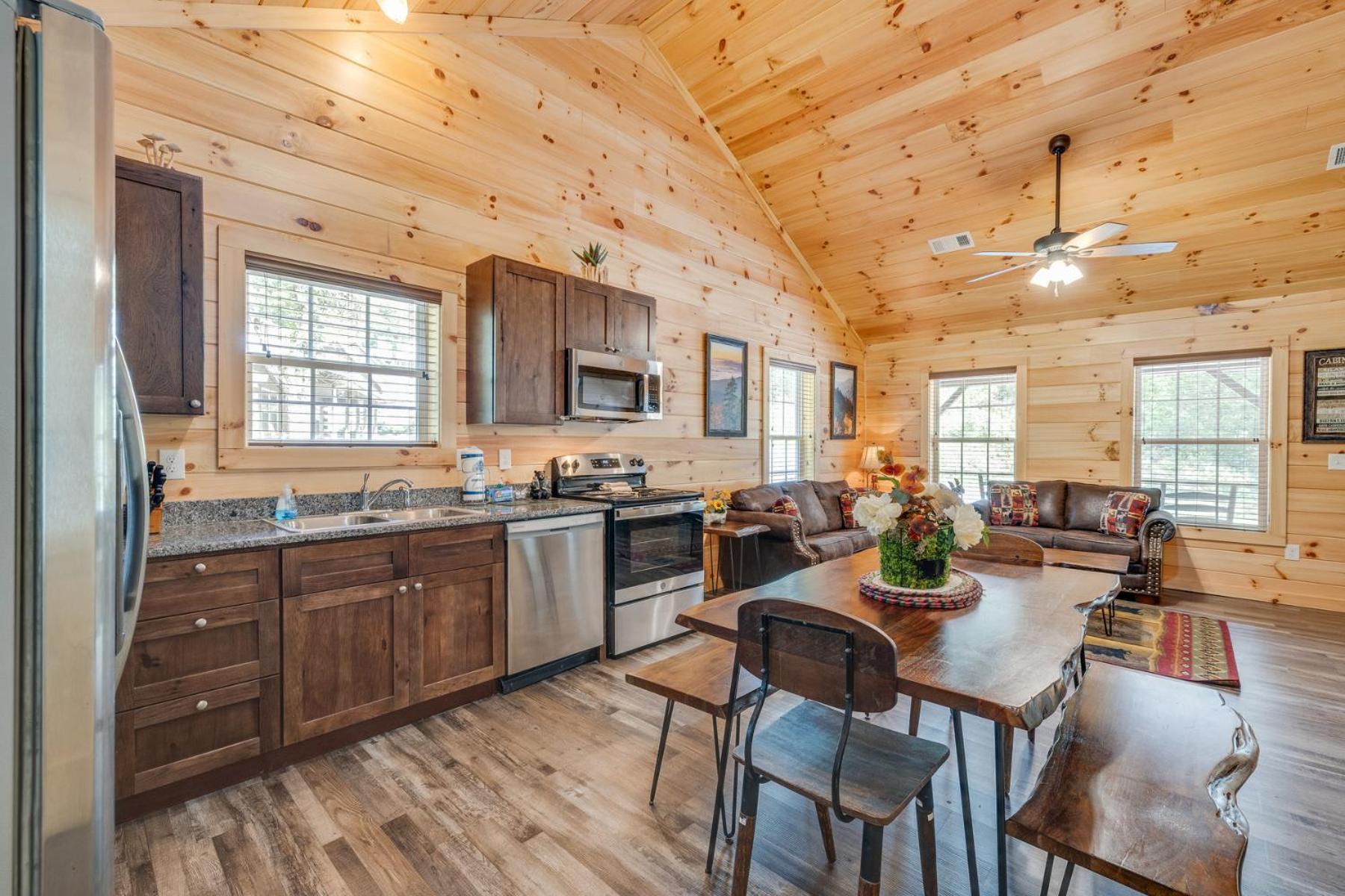 Bear Clubhouse Hot Tub, 1Mile From The Parkway, 900 In Free Tickets! Villa Pigeon Forge Exteriör bild
