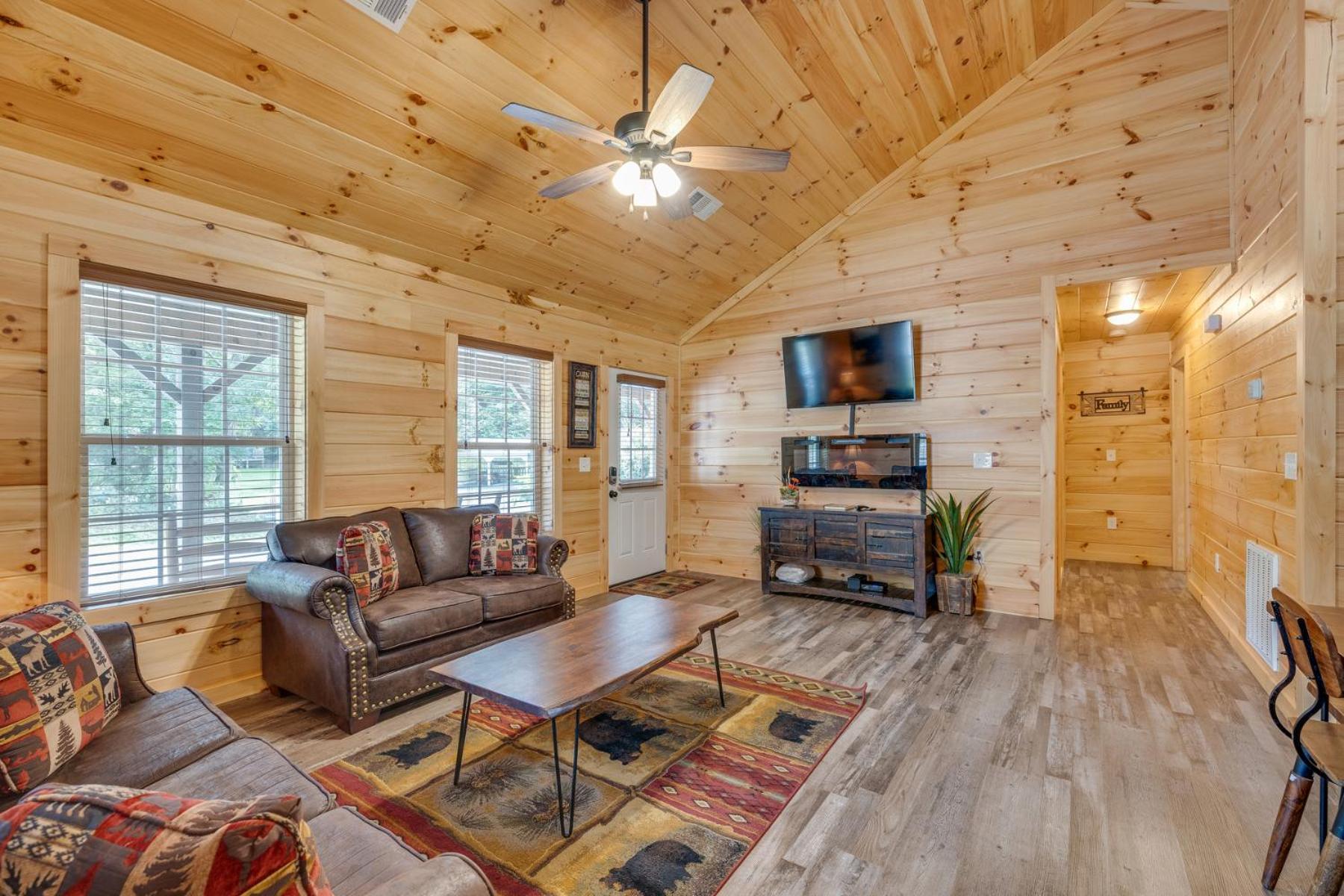 Bear Clubhouse Hot Tub, 1Mile From The Parkway, 900 In Free Tickets! Villa Pigeon Forge Exteriör bild
